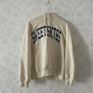 Sweet hoodie - Sweet sktbs hoodie från junkyard☺️