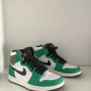 Air jordan 1 lucky green i storlek 35,5, kommer orginallåda 