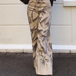 Söker  - Hej! Om ni har både jackan och byxorna till försäljning, skulle jag verkligen uppskatta om ni kunde tänka er att sälja dem till mig. Jag skulle gärna köpa dem direkt om de finns i storlek S-M. Tack på förhand!