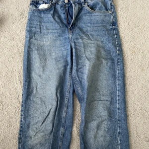 H&M jeans - Blåa H&M jeans💞skriv vid intresse 