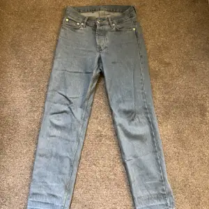 Blåa sweet sktbs jeans från junkyard i storlek 26, jättefint skick, köpt på junkyard i somras för 600 tror jag:)