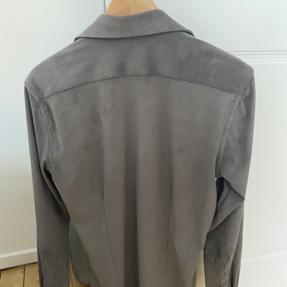 Grå sammet overshirt - 91