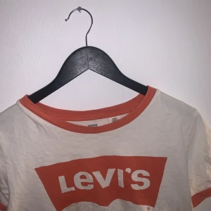 Levis - Levis magtröja  Strl M Borde ha strukit tröjan innan 😅 150 kr 