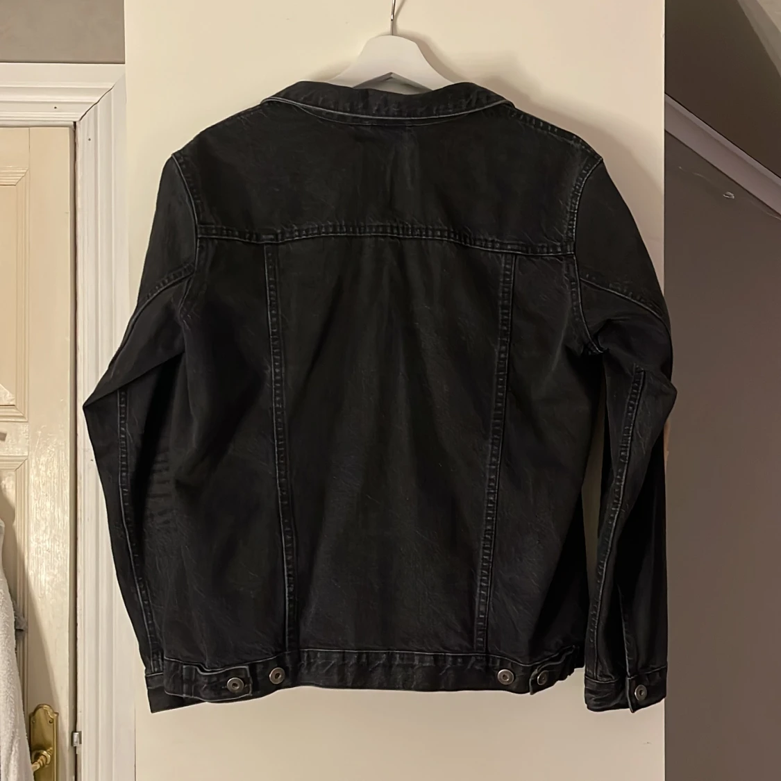 Svart jeansjacka - 90