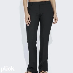 Vera kostymbyxor  - Tjena!   Säljer mina oanvända kostymbyxor den bikbok då jag inte får på mig dem. Kan inte skicka tillbaka de då jag råkade riva bort lappen :(  Vid eventuella frågor eller funderingar kom privat!🫶🏻💗