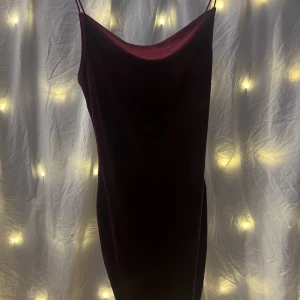 Röd klänning  - Fin röd klänning 