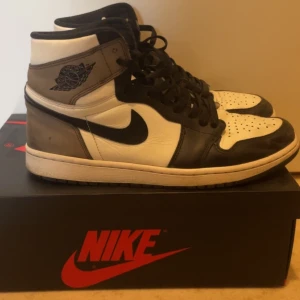 Ait Jordan 1 Mochas - Säljer mina used Jordan 1 mocha. Storlek 44.5 Pris - 2400:- Cond - 7