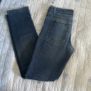 LÄS BIO INNAN DU KÖPER Mycket fina Crocker jeans i strl 31/34. Har absolut inga defekter! DMa ifall du har frågor ☺️