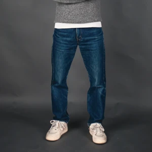 Levis 521  - Väldigt snygga Levis 521 straight. Storlek 28/30 skicket är som ny.