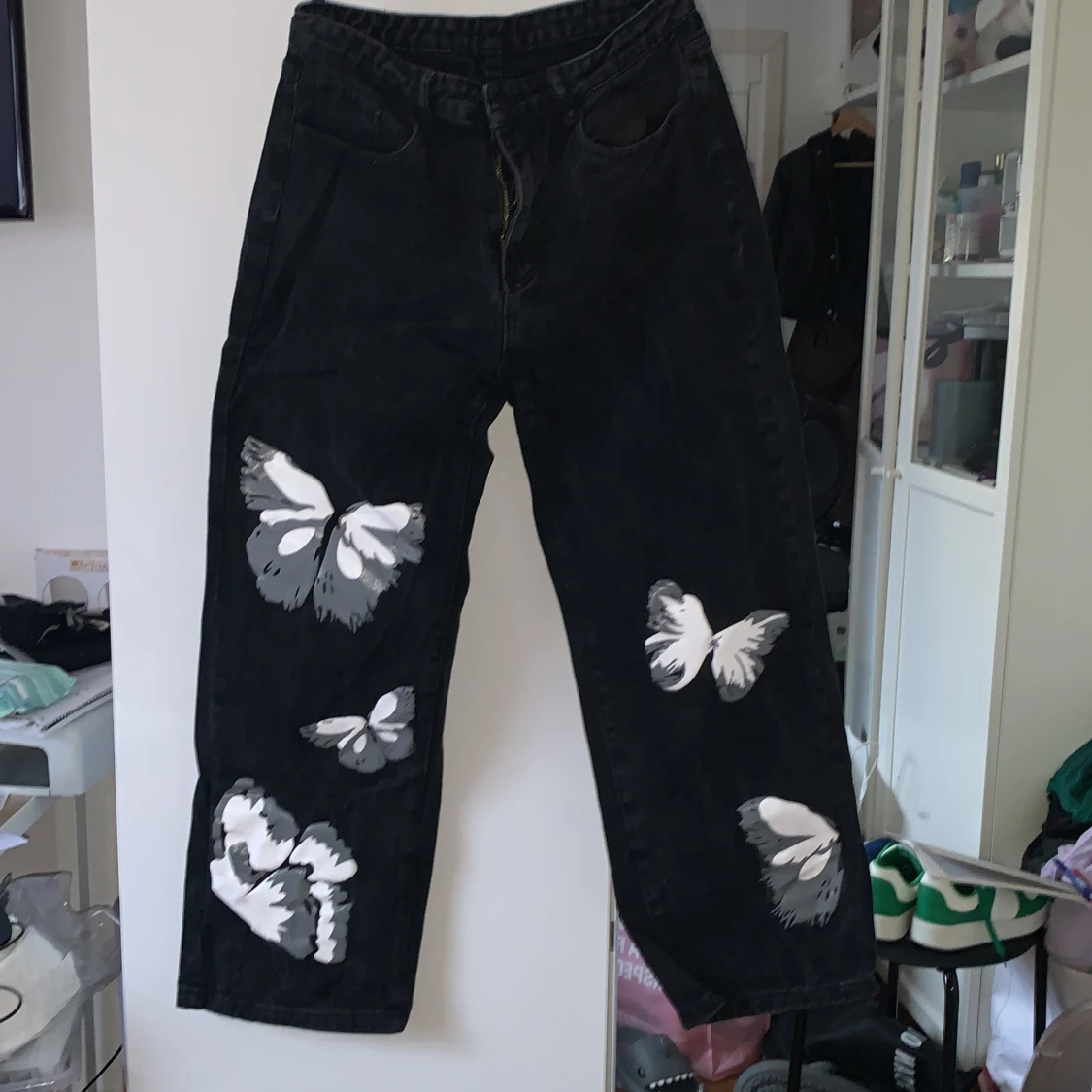 Svarta jeans med fjärilar 