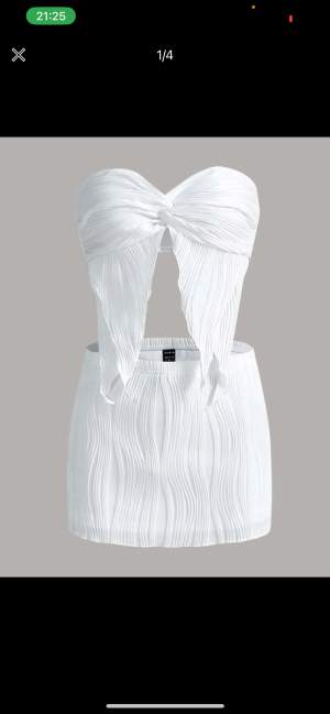 Säljer denna superfina vita toppen (inte kjolen) då den var för stor! aldrig använd och nyligen beställd. 