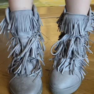 Frans skor  - Säljer ett par jätte snygga trendiga frans skor med klack i, pris kan diskuteras vid snabb affär 💓😍