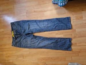 Lågmidjade jeans  - Lågmidjade jeans, som nya. 