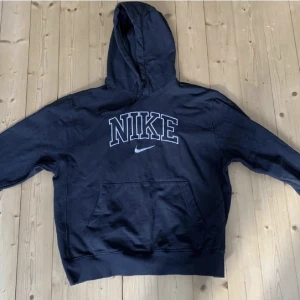 Nike hoodie - Denna Nike hoodie säljs pga kommer ej till användning! Fint skick