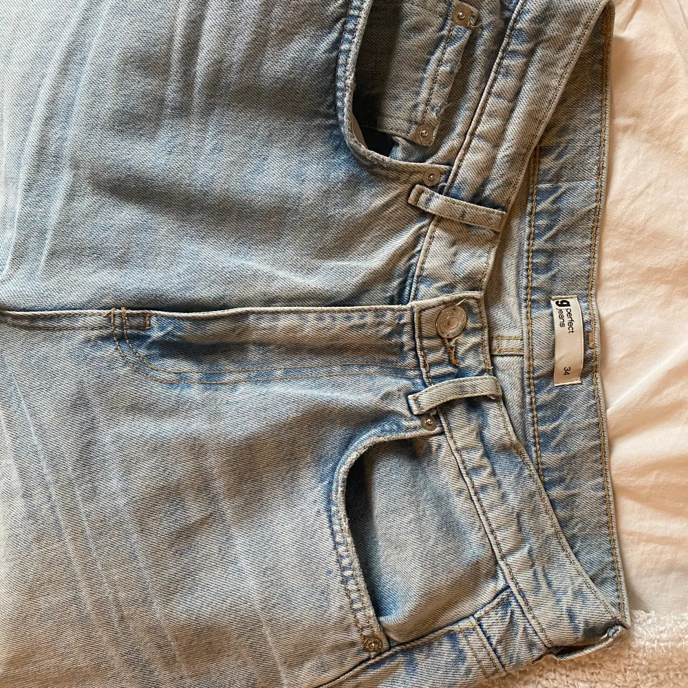 Avklippta och långa på mig som är ca162 🥳 599kr ordinarie pris. Jeans & Byxor.