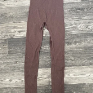 Tränings tights  - Stretchiga tränings tights , 30kr+ frakt , använd men inga synliga tecken 