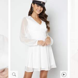 Säljer denna jättefina klänning från Bubbleroom som är perfekt till skolavslutning/student😍  Nypris är 699kr💕 