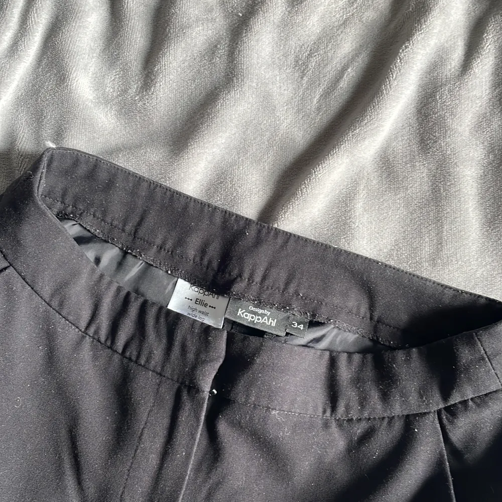 Kostymbyxor från Kappahl, använda Max 5 gånger. Nypris 399kr. Jeans & Byxor.