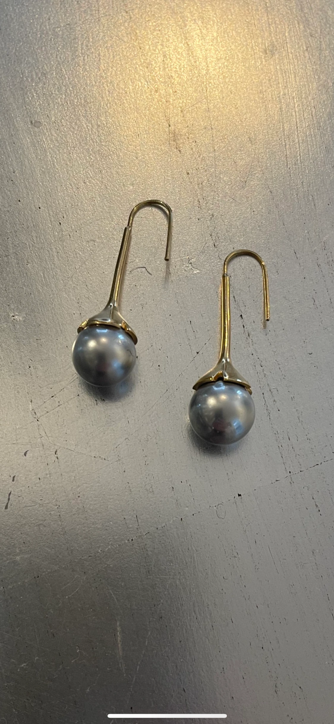 Gråa Pärlörhänge 