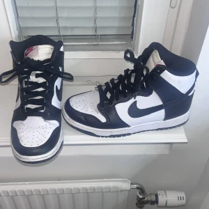 Nike Dunk High - Använt Max 3 gånger. Köpt för 1,600