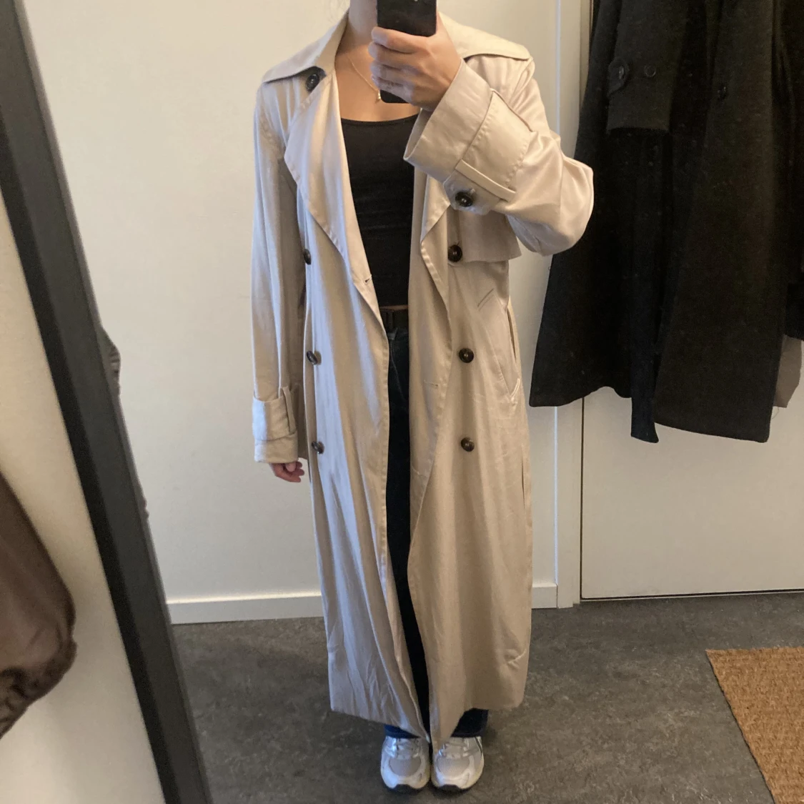 Beige trenchcoat - 90