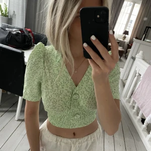 Sommartop - Superfin oanvänd sommartopp i storlek xxs från Gina💖