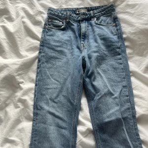 Jeans - Straight leg jeans från Gina ”nya” och aldrig använt.