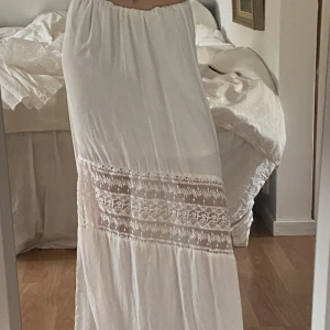 Långkjol - Lång vit kjol i storlek S