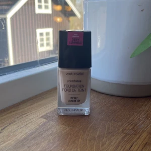 Foundation  - Foundation från Wet n Wild i färgen medium tan🫶🏼Bara testad! Köparen står för frakt💌