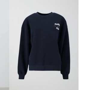 sweatshirt - säljer en jätte fina sweatshirt från gina tricot. väldigt bra skick, knappt andvänd. säljer pga att den inte kommer till andvändning❤️