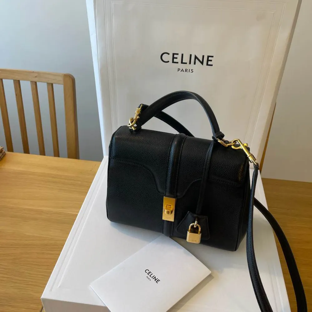 Sälje jätte fina Celine väska med kvitto dustbag och påse. Köpt på Celine i Stockholm.. Väskor.