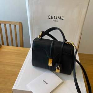 Sälje jätte fina Celine väska med kvitto dustbag och påse. Köpt på Celine i Stockholm.