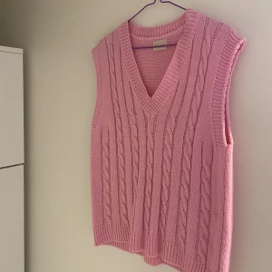 ROSA VÄST - SÅ snygg rosa stickad väst. Inga defekter. 