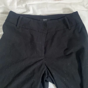 Kostymbyxor - Ett måste kostymbyxan, rak modell 