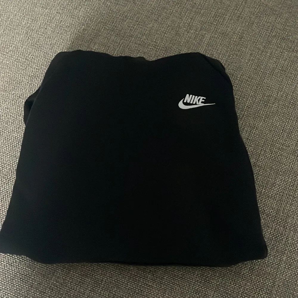 Nike hoodie som inte längre kommer till användning. . Hoodies.