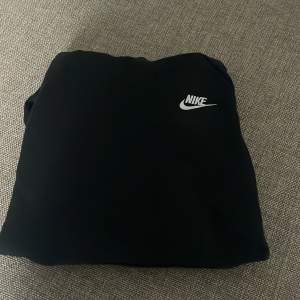 Nike hoodie som inte längre kommer till användning. 