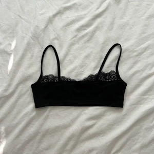 Svart topp - Superfin topp! Mötas upp i Stockholm eller fraktas