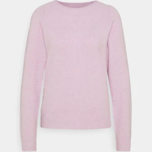 Stickad tröja💕 - Säljer denna rosa stickade tröja från veromoda då den inte kommer till användning längre 💕