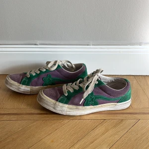 Golf le fleur sneakers - Säljer mina golf le fleur sneakers. Dessa skor tillverkas inte längre o h kan bli ett riktigt stetement plagg i din garderob😉 Tycker verkligen dessa skor är så coola men de kommer tyvärr inte till användning längre😩 Nypris: ca 2000kr Möts endast upp🫶🏼