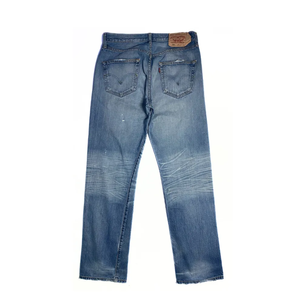 Size: 32/34. Ljusblå. Condition: vintage. Alla jeans är uppmätta av oss! Har ni frågor eller funderingar är det bara slide DM, tveka inte!. Jeans & Byxor.
