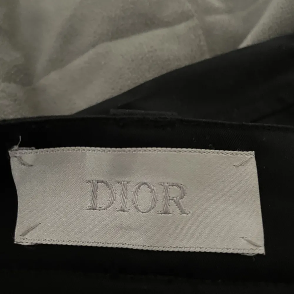 Dior cargo byxor  Skick 9/10 Storlek: S (kan skicka mått)  OBS! Replika. Jeans & Byxor.