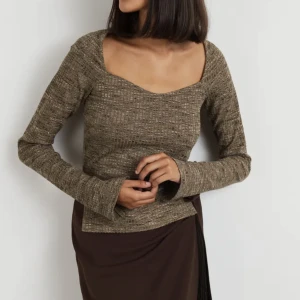 Ginatricot topp  - Säljer denna superfina tröjan ifrån Gina😍tröjan är i storlek M, men passar S💕