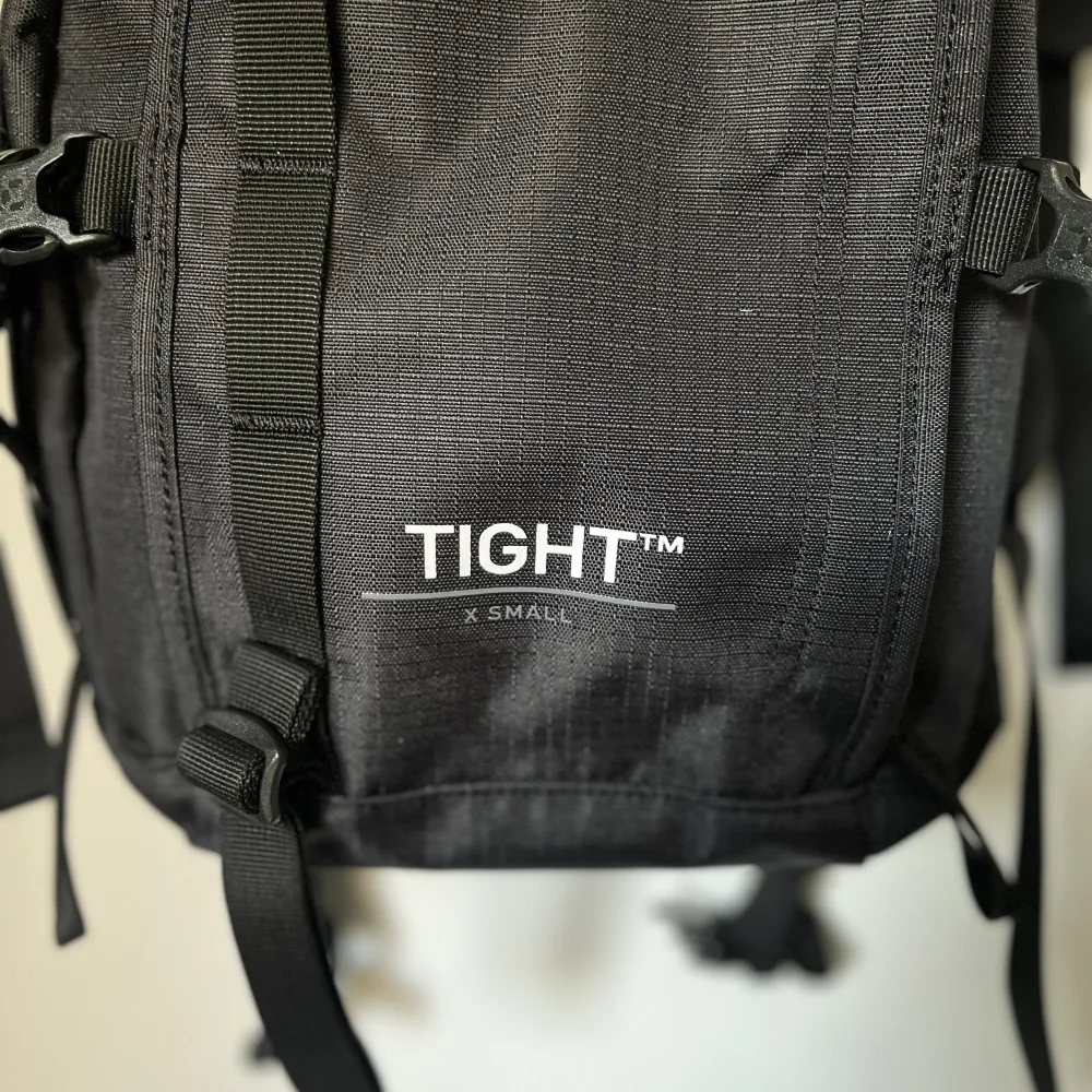 Haglöfs ryggsäck tight X small i nyskick! Tyvärr inte kommit till användning, inköpt på outnorth i våras.. Väskor.