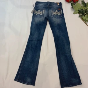 Jeans  - Skit snygga jeans som är helt nya!!💕 St 25 är samma sak som 34 i eu storlekar 💕