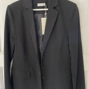 Kavaj Bonaparte  - Svart kavaj från Bonaparte stl 38 150kr aldrig använd 