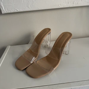 Öppna klackar - Säljer att par super fina klackskor 