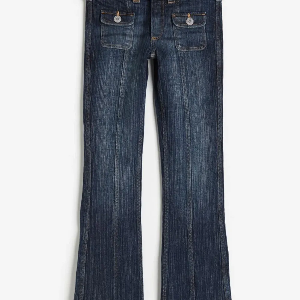 Bootcut lågmidjade jeans från Hm! Slutsålda i dem flesta storlekar.. Jeans & Byxor.