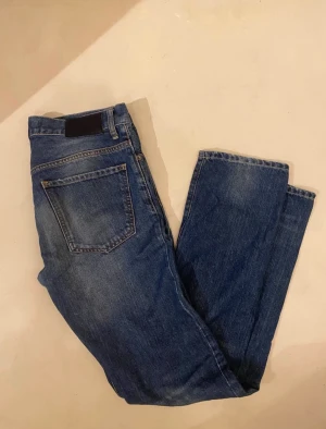 J.Lindeberg Jeans  - Hej! Säljer nu mina J.Lindeberg jeans i storlek 30/32, fint skick. Tveka inte på att höra av dig om du har frågor kring varan!