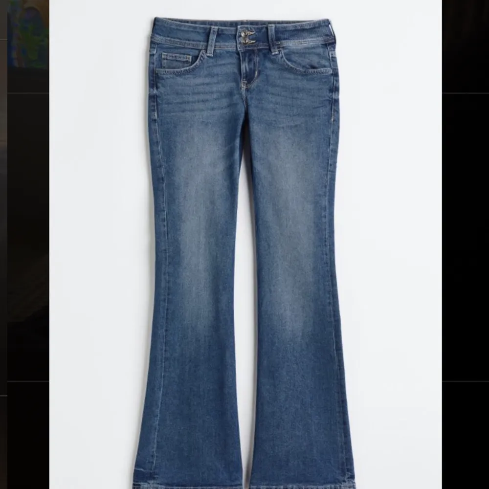 Jag säljer mina lågmidjadejeans ifrån H&M som är helt slutsålda.De kommer inte till användning, men de är så snygga💓💓. Jeans & Byxor.