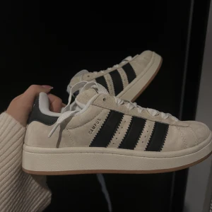 Adidas Campus 00’s - Endast testade, säljs pga fel storlek. Säljer även i grå, finns att köpa med paketpris!!!